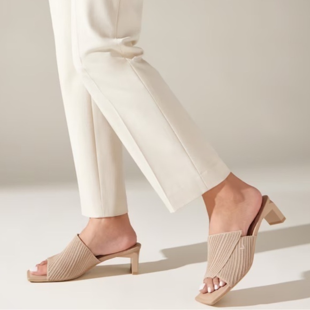 Vivaia Heels Jade Pro Square-Toe Block Heel in Almond